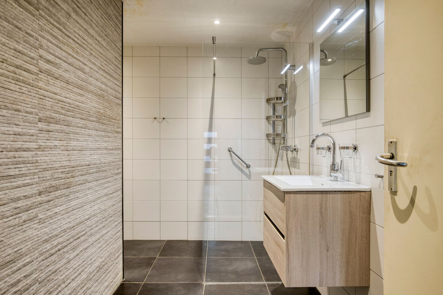 Photo 10 of Carmelietenstraat-west 5