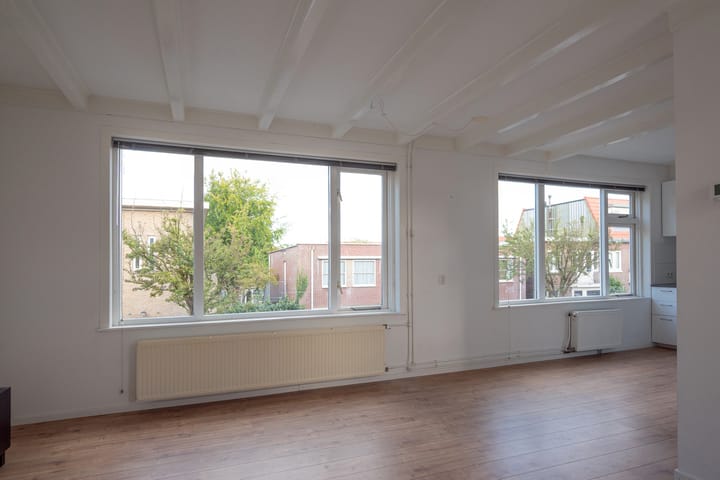 Photo 8 of Jelgersmastraat 1-A