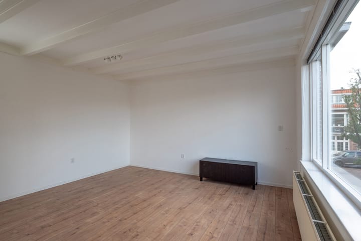 Photo 9 of Jelgersmastraat 1-A