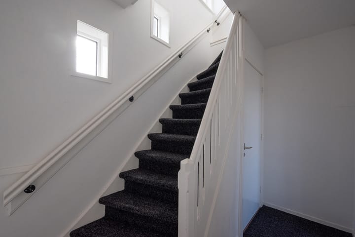 Photo 14 of Jelgersmastraat 1-A