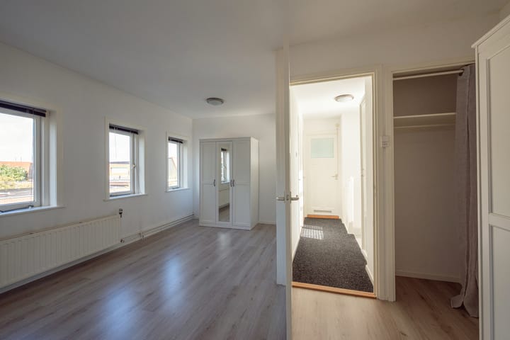 Photo 15 of Jelgersmastraat 1-A