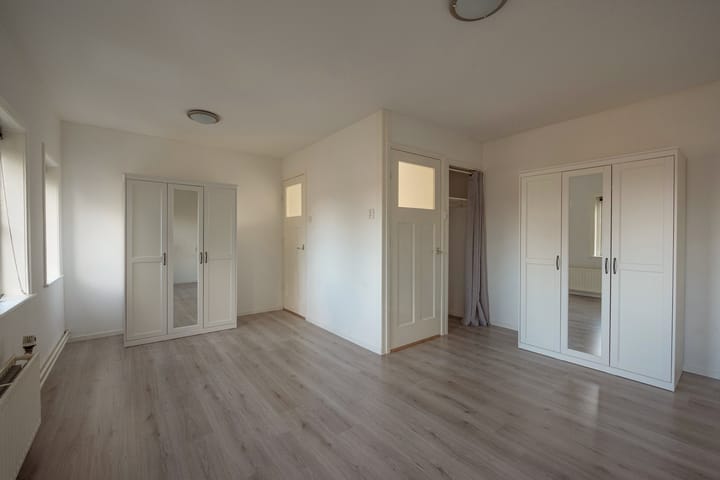 Photo 17 of Jelgersmastraat 1-A