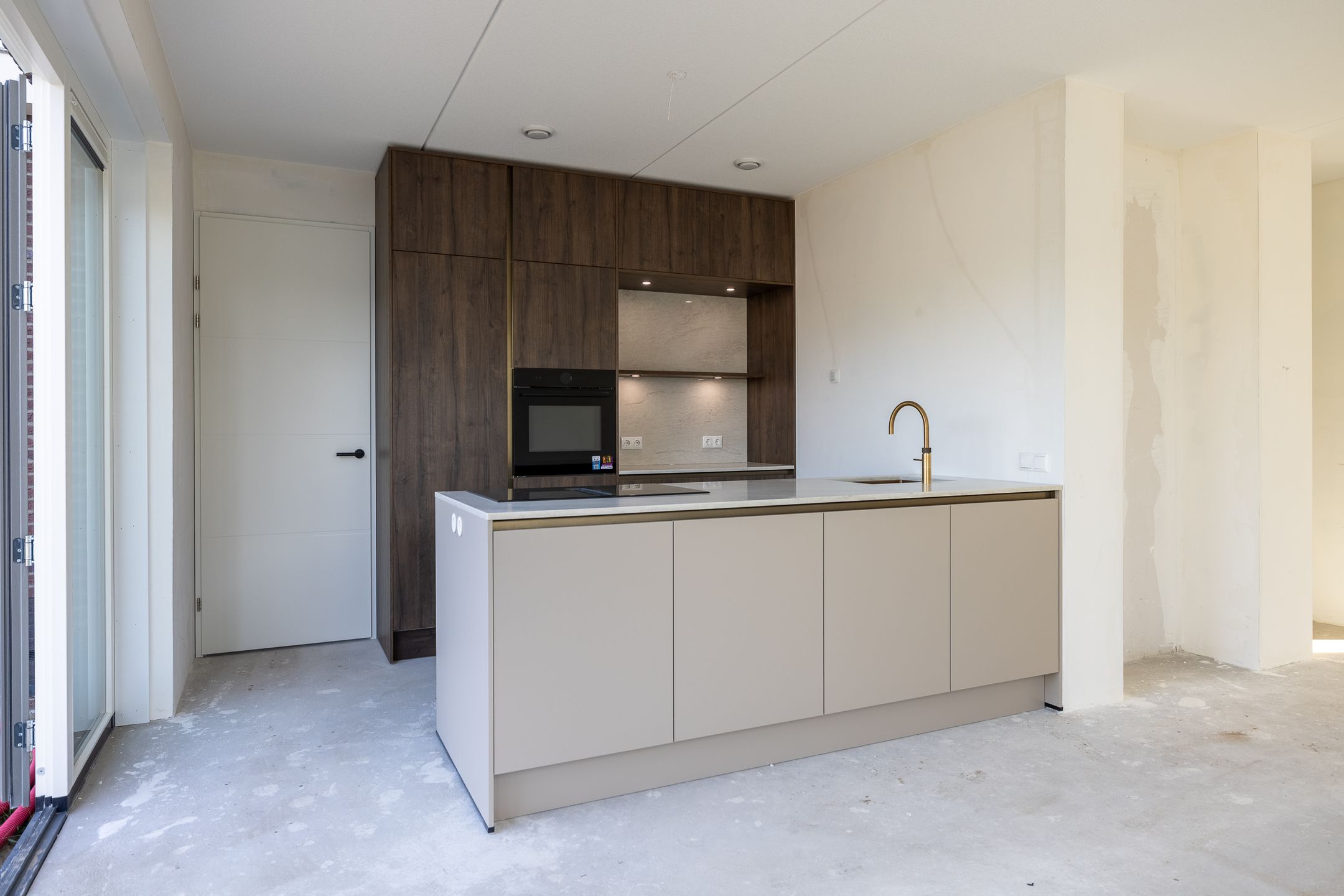 Foto 3 van Houtskool 16