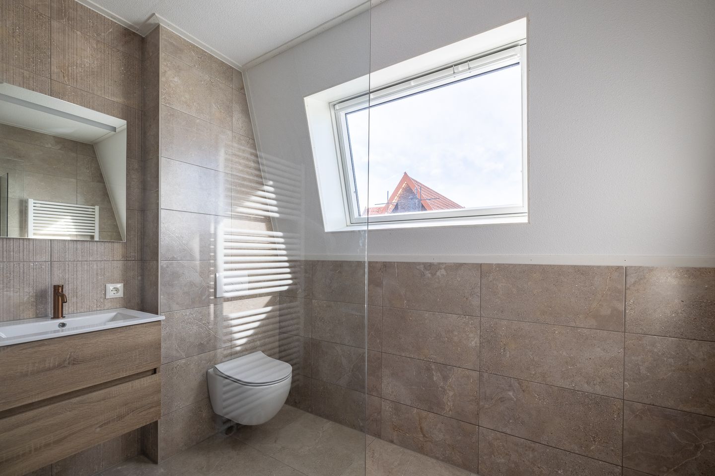 Foto 44 van Houtskool 16