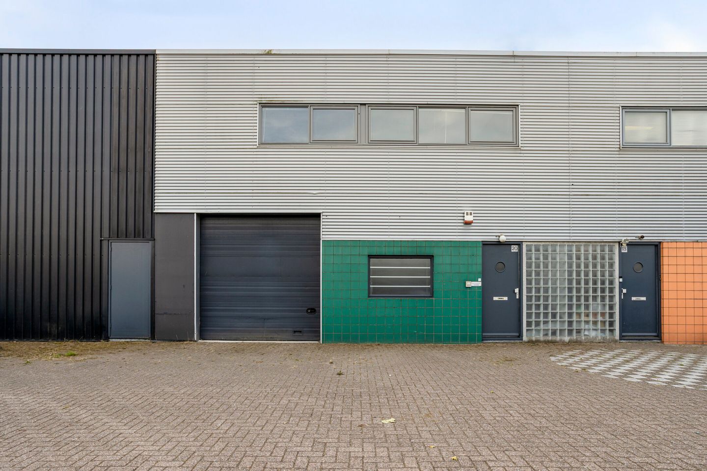View photo 2 of Middenweg 20