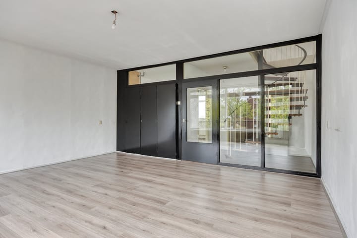 Photo 2 of Hanzestraat 128