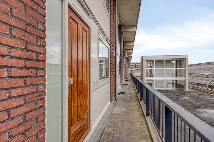 Photo 4 of Hanzestraat 128