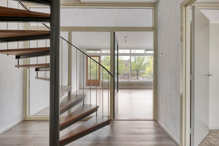 Photo 8 of Hanzestraat 128