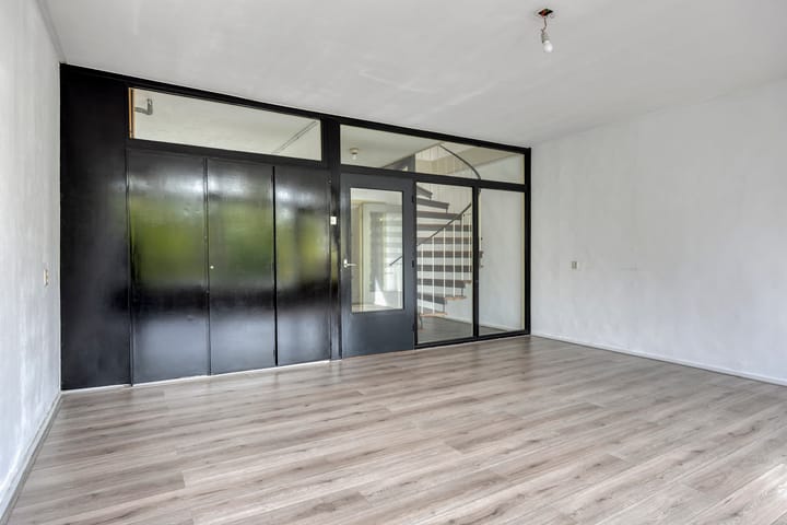 Photo 11 of Hanzestraat 128