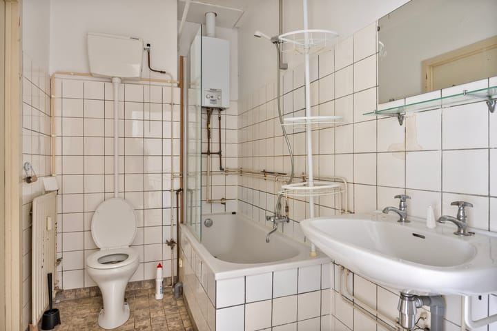 Photo 16 of Hanzestraat 128