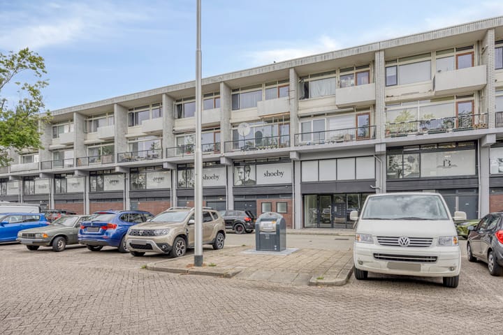 Photo 21 of Hanzestraat 128