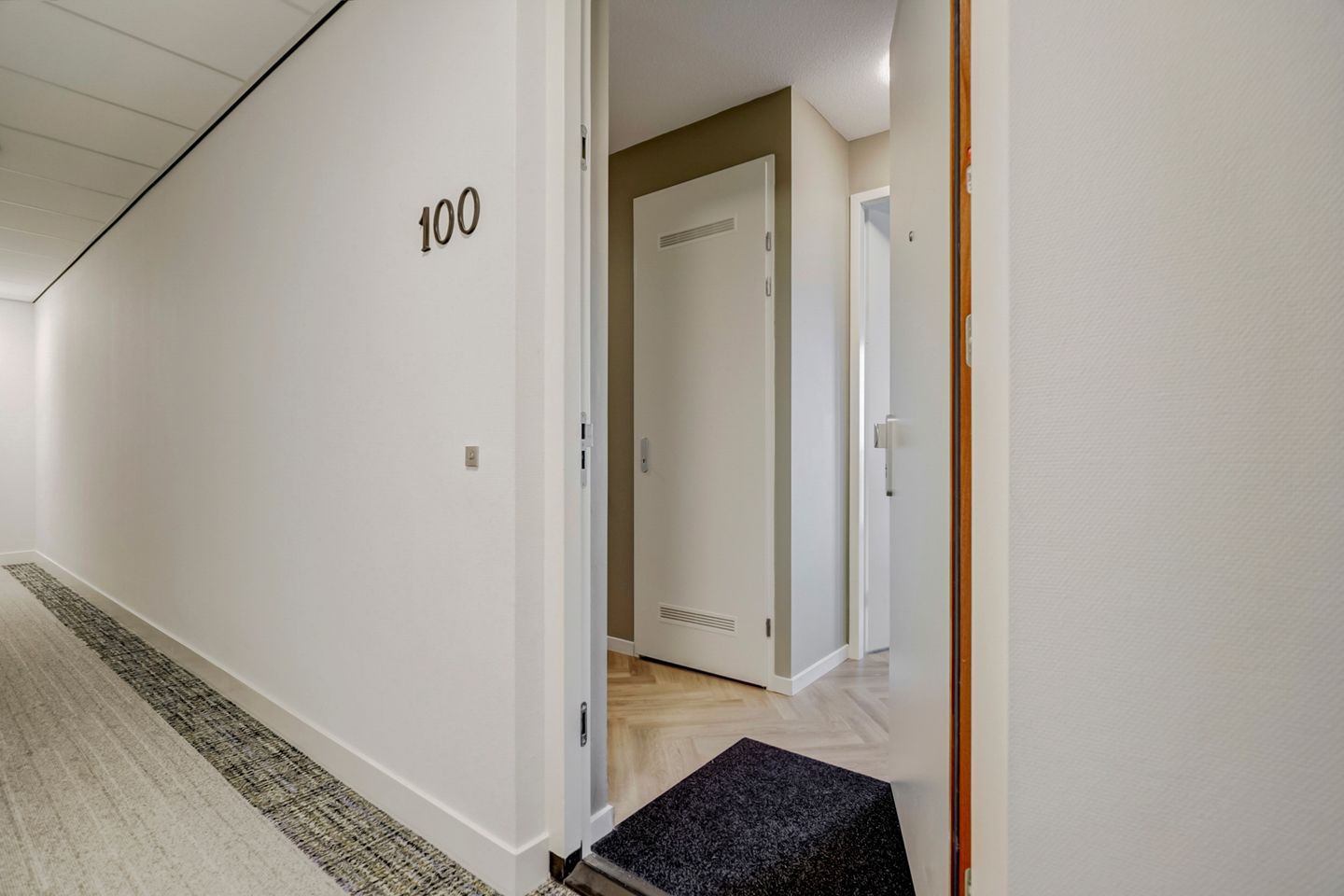 Foto 29 van Palissanderhout 100