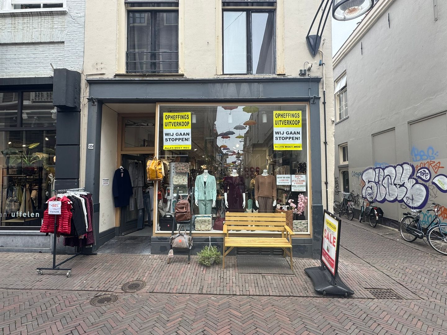 View photo 2 of Lange Bisschopstraat 35