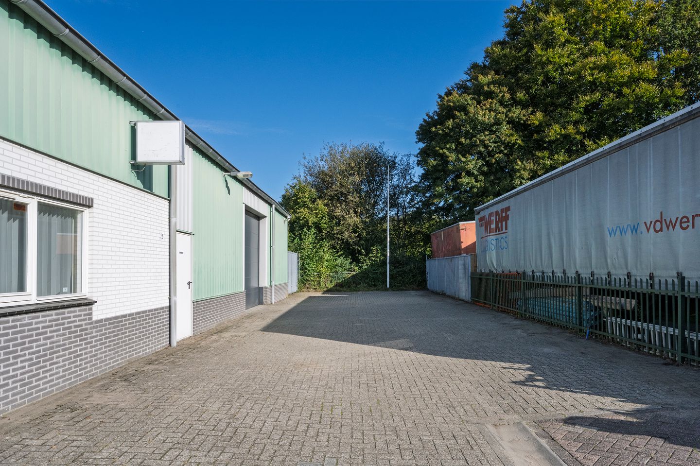 View photo 2 of Rhienderstein 28