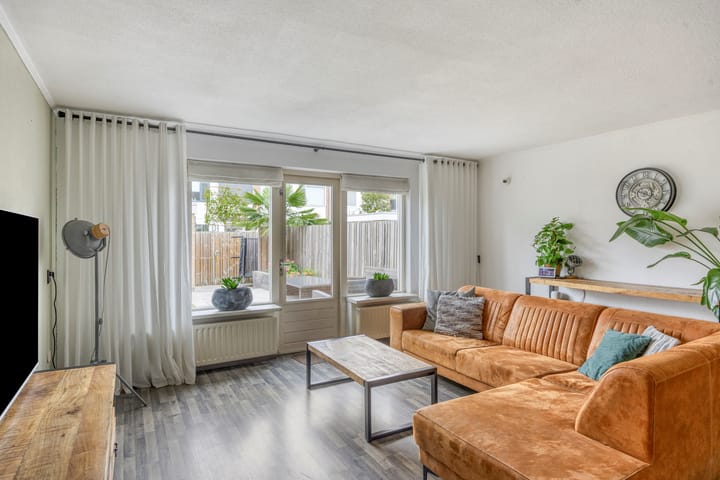 Photo 2 of Lucretia van Merkenlaan 64