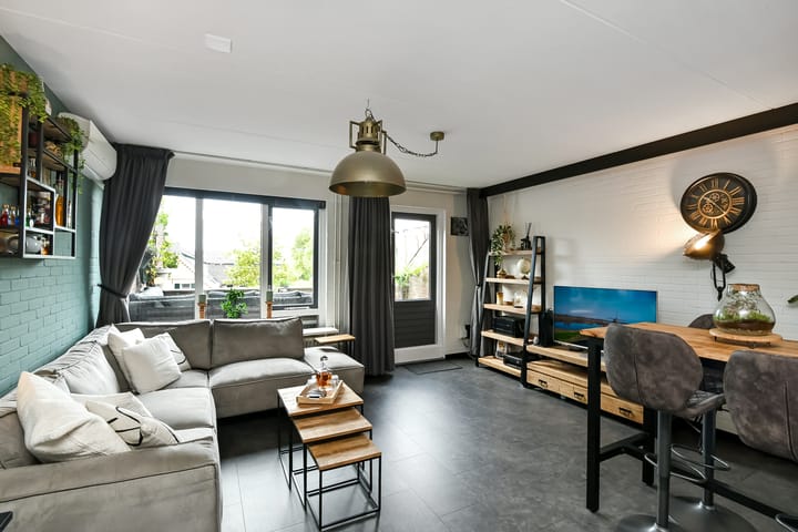 Photo 3 of Stuurboord 22-B