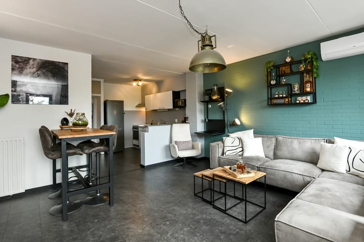 Photo 11 of Stuurboord 22-B