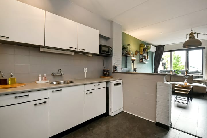 Photo 14 of Stuurboord 22-B