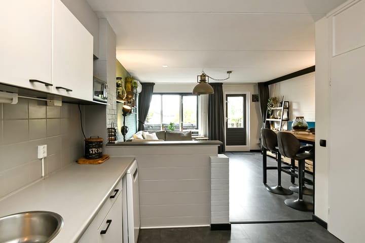 Photo 15 of Stuurboord 22-B