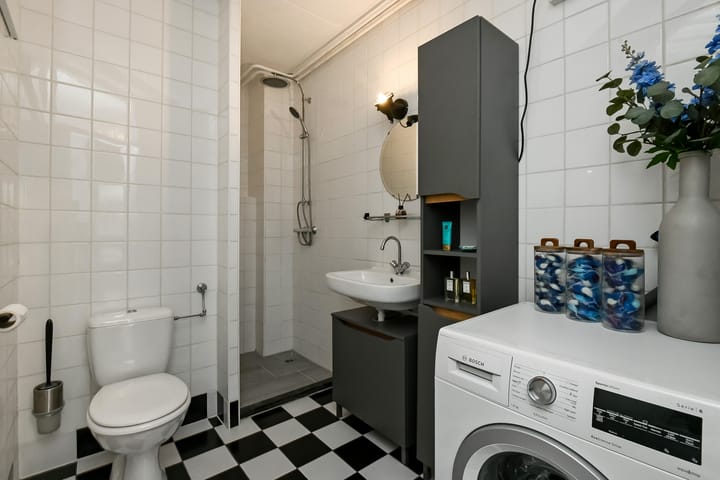 Photo 22 of Stuurboord 22-B