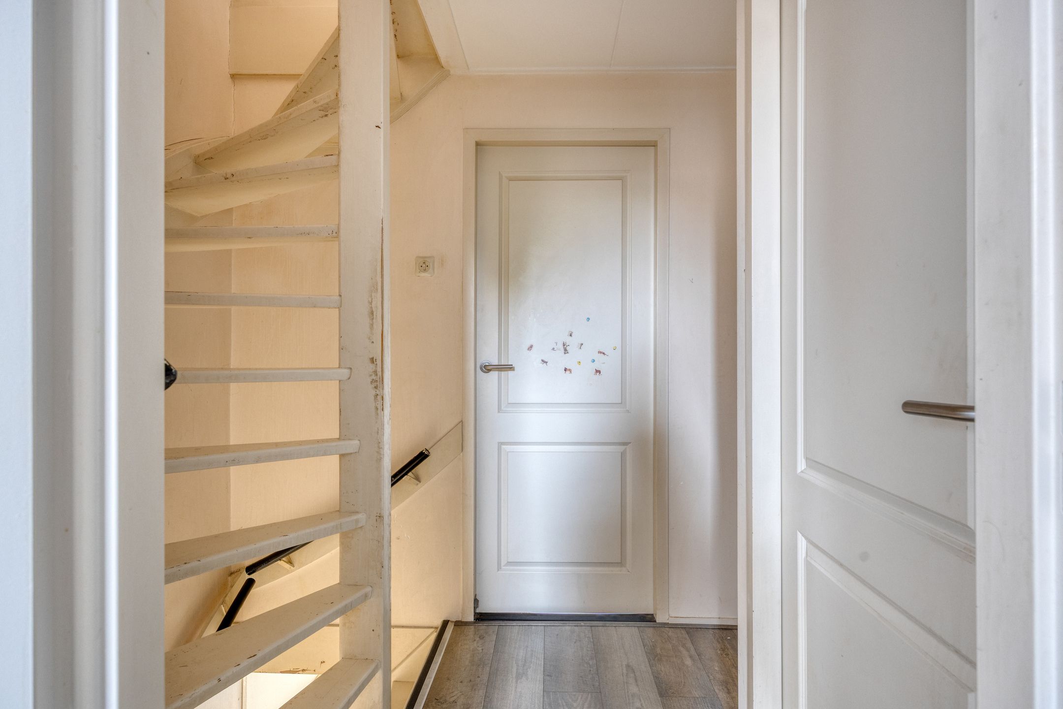 Foto 15 van Van der Burghstraat 10