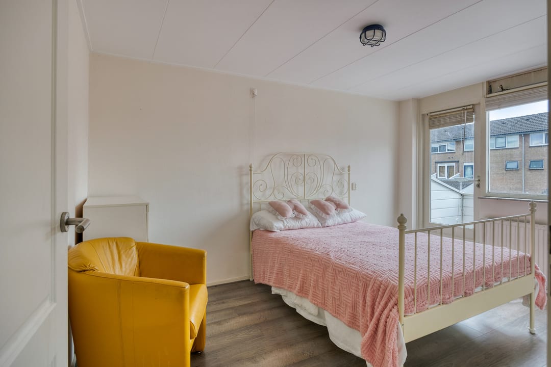 Foto 16 van Van der Burghstraat 10