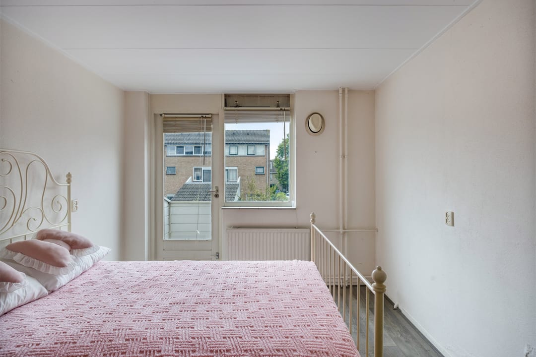 Foto 17 van Van der Burghstraat 10