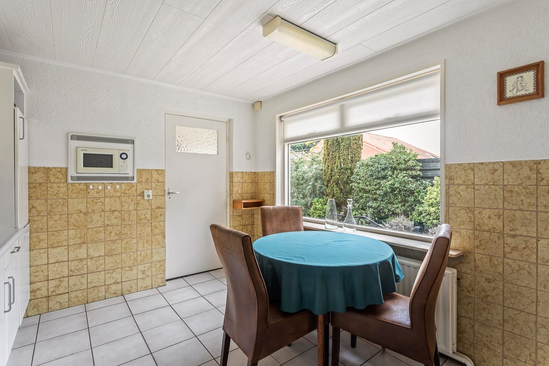 Photo 8 of Julianastraat 12