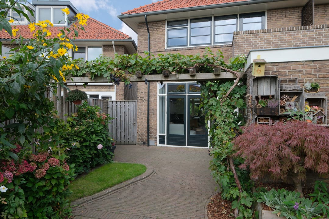 Photo 32 of Louisestraat 21