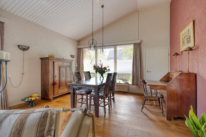 Foto 12 van Weth. Van der Veldenweg 9