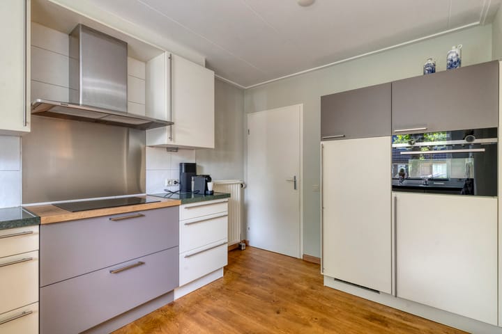 Foto 14 van Weth. Van der Veldenweg 9