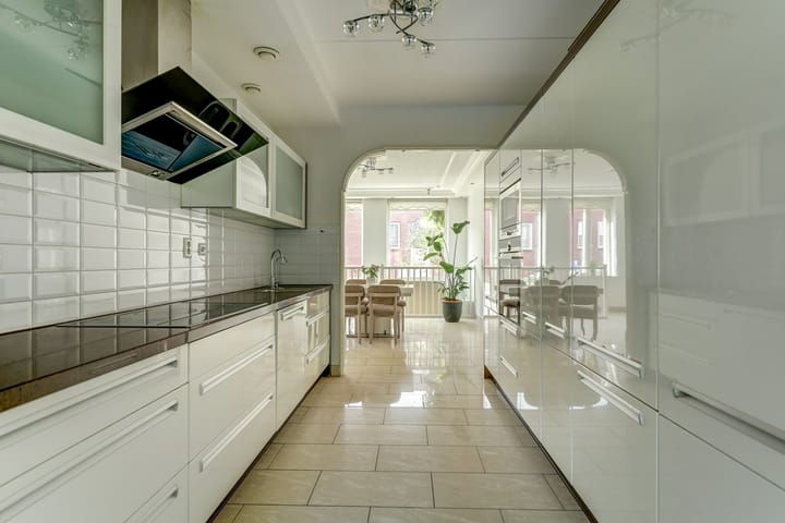 Photo 6 of Mathenesserstraat 163