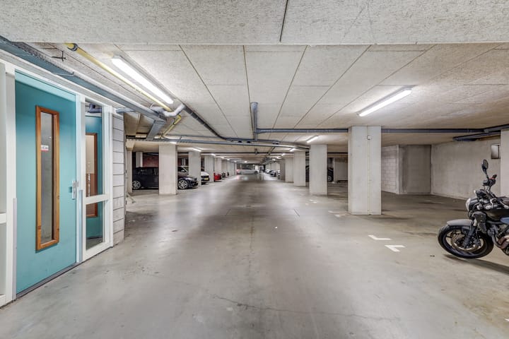 Photo 20 of Mathenesserstraat 163