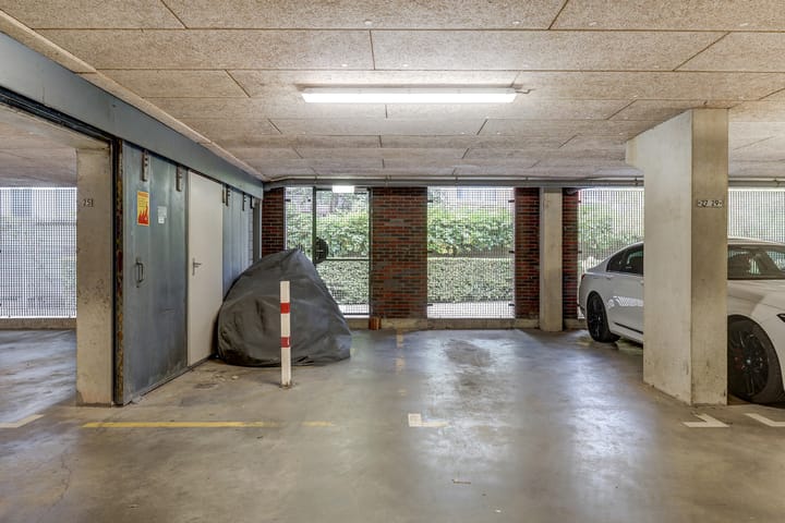 Photo 21 of Mathenesserstraat 163