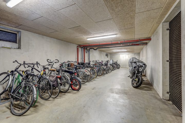 Photo 22 of Mathenesserstraat 163