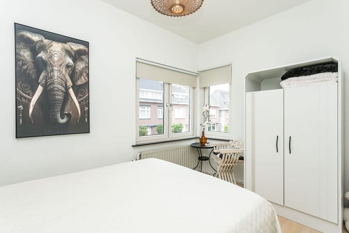 Photo 27 of Julianastraat 45