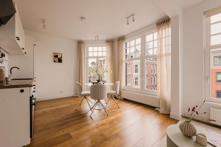 Photo 13 of Van Woustraat 123-3