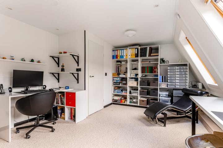 Photo 34 of Hofmark 144