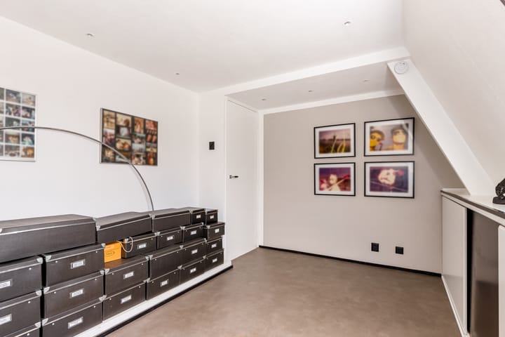 Photo 43 of Hofmark 144