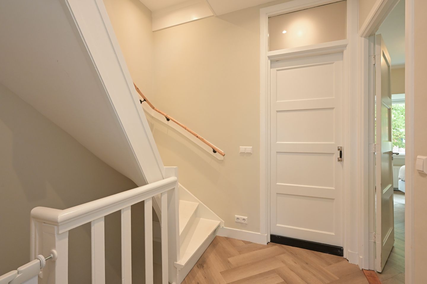 Foto 20 van Van Zuylen van Nijeveltstraat 105