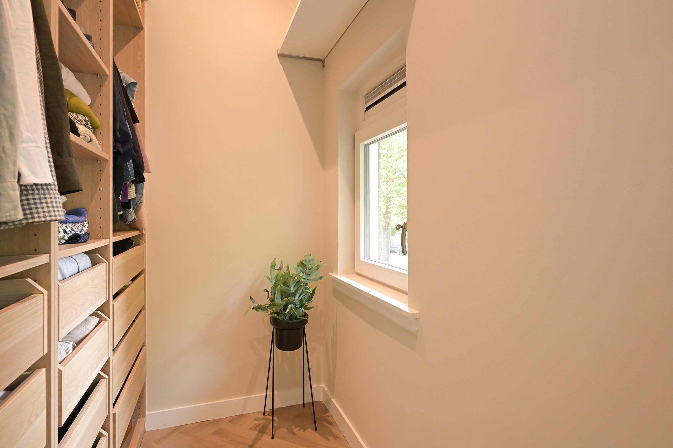 Foto 24 van Van Zuylen van Nijeveltstraat 105