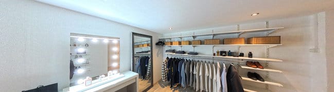 Walk in closet