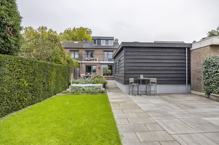 F.A. van Hallstraat 2