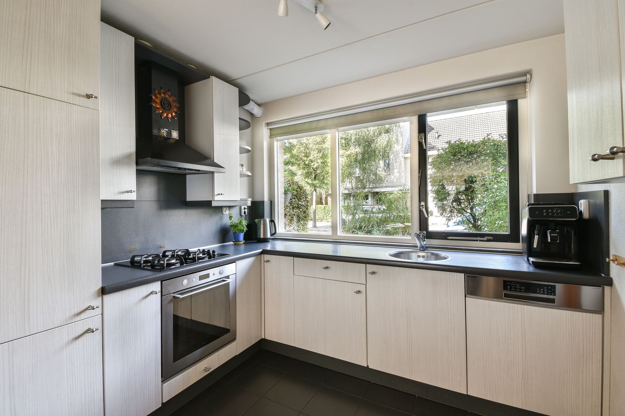 Photo 6 of Anton van Duinkerkenlaan 33