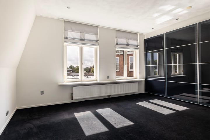 Photo 25 of Emmakade 32