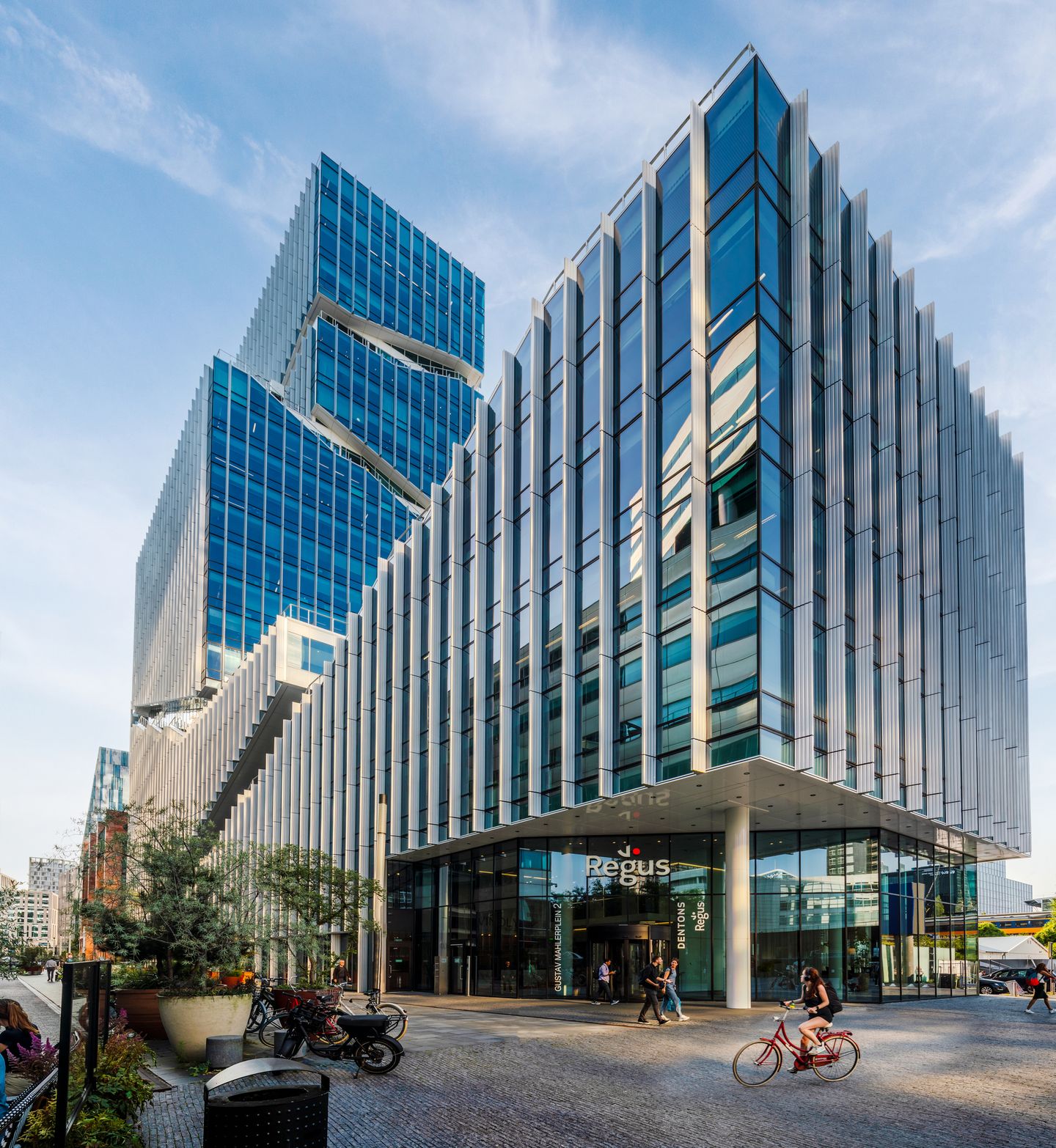 View photo 1 of Claude Debussylaan 2