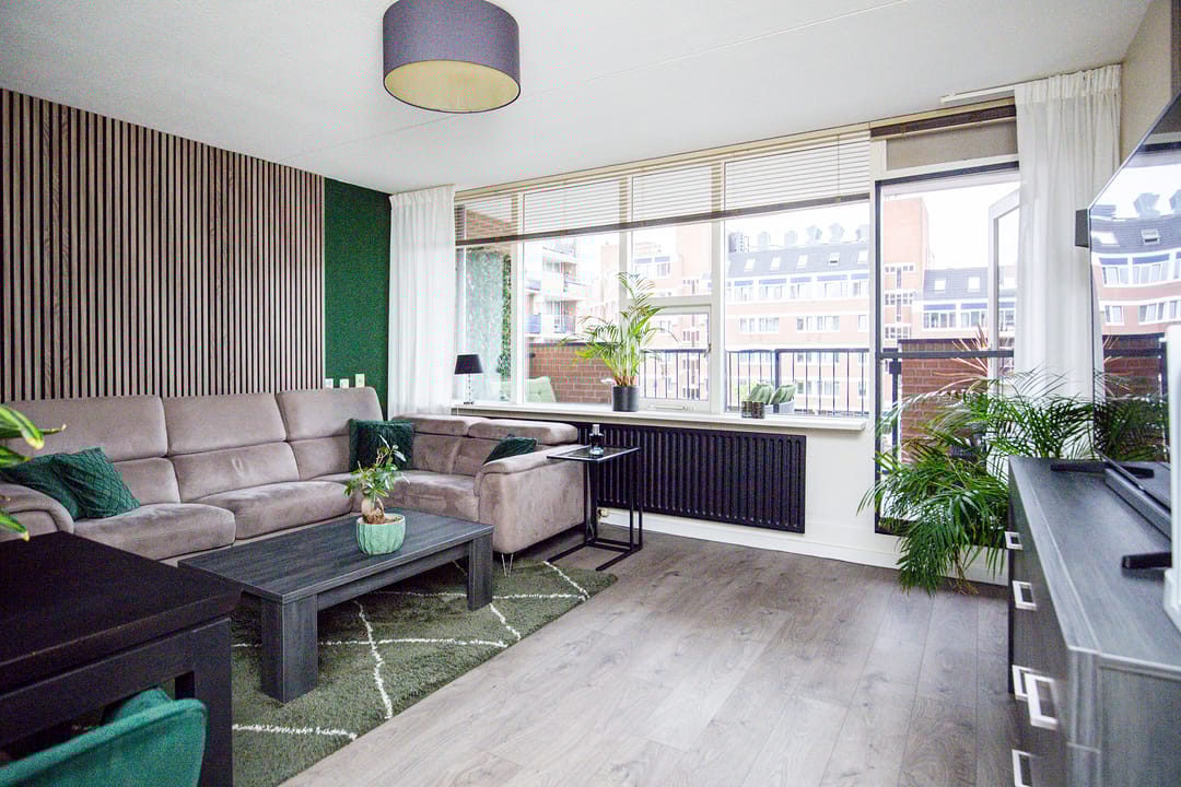 Photo 8 of Sir Winston Churchillln 827