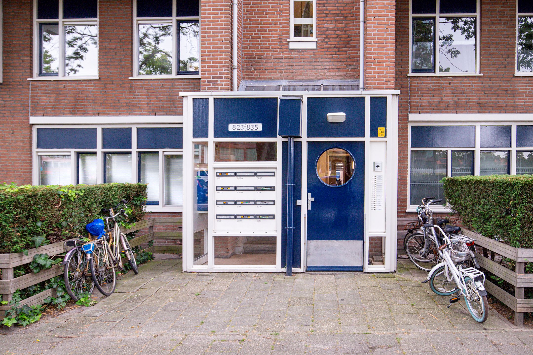 Photo 6 of Sir Winston Churchillln 827