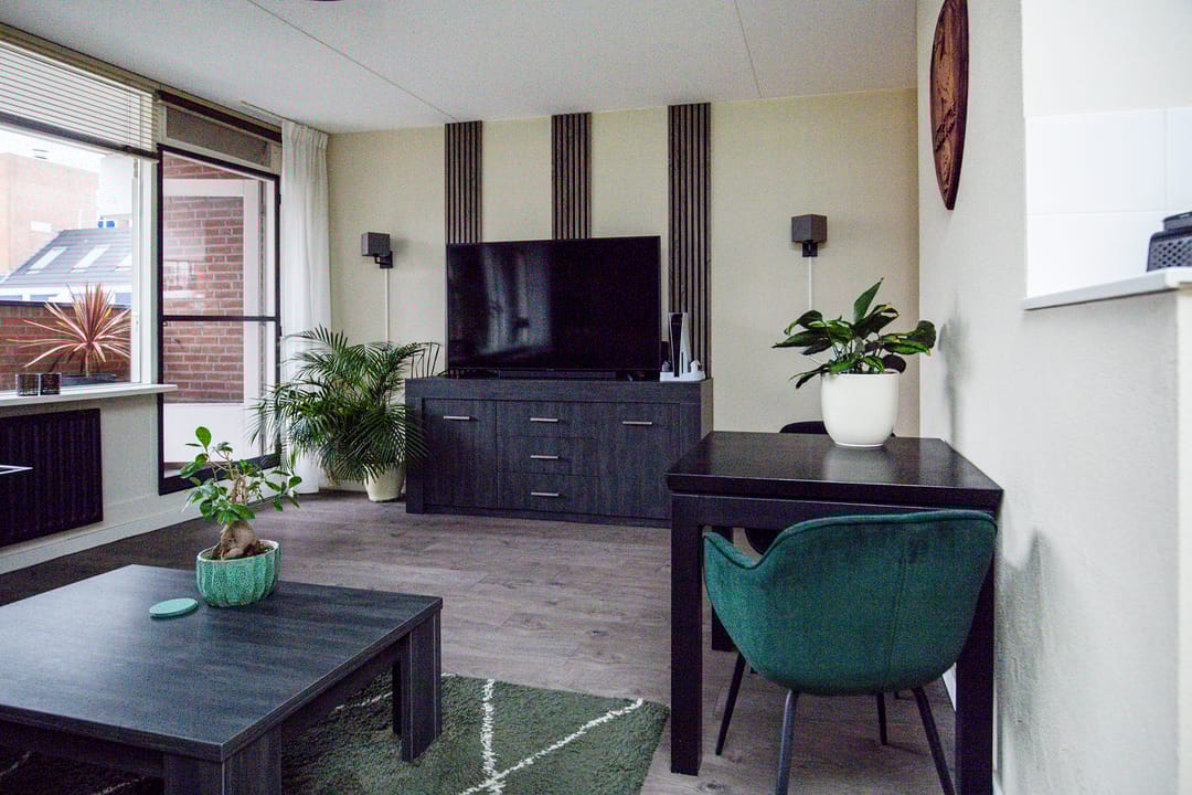 Photo 11 of Sir Winston Churchillln 827