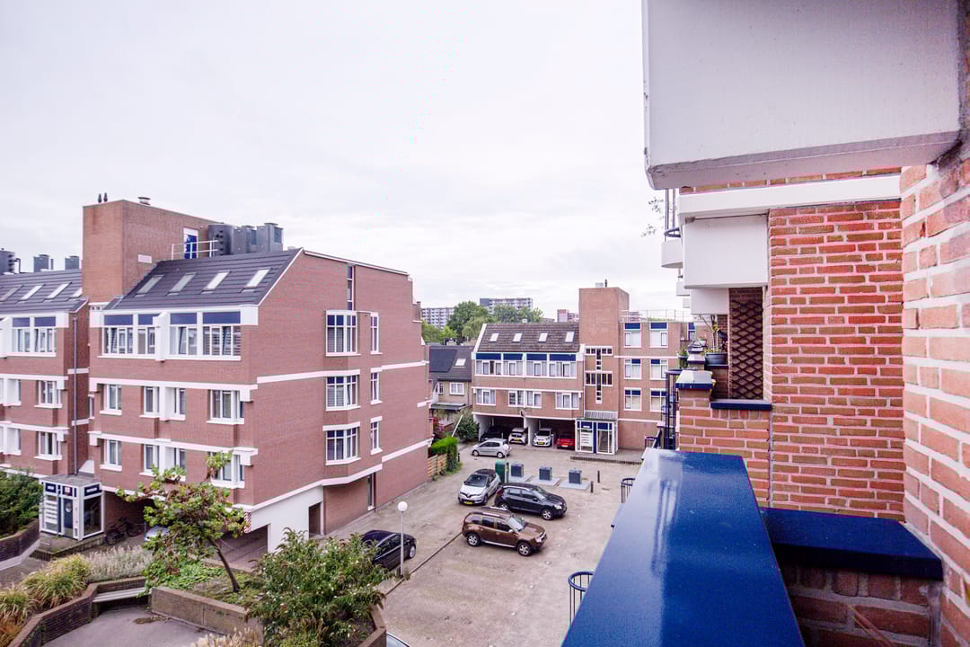 Photo 16 of Sir Winston Churchillln 827